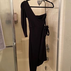 One shoulder sleeve dress